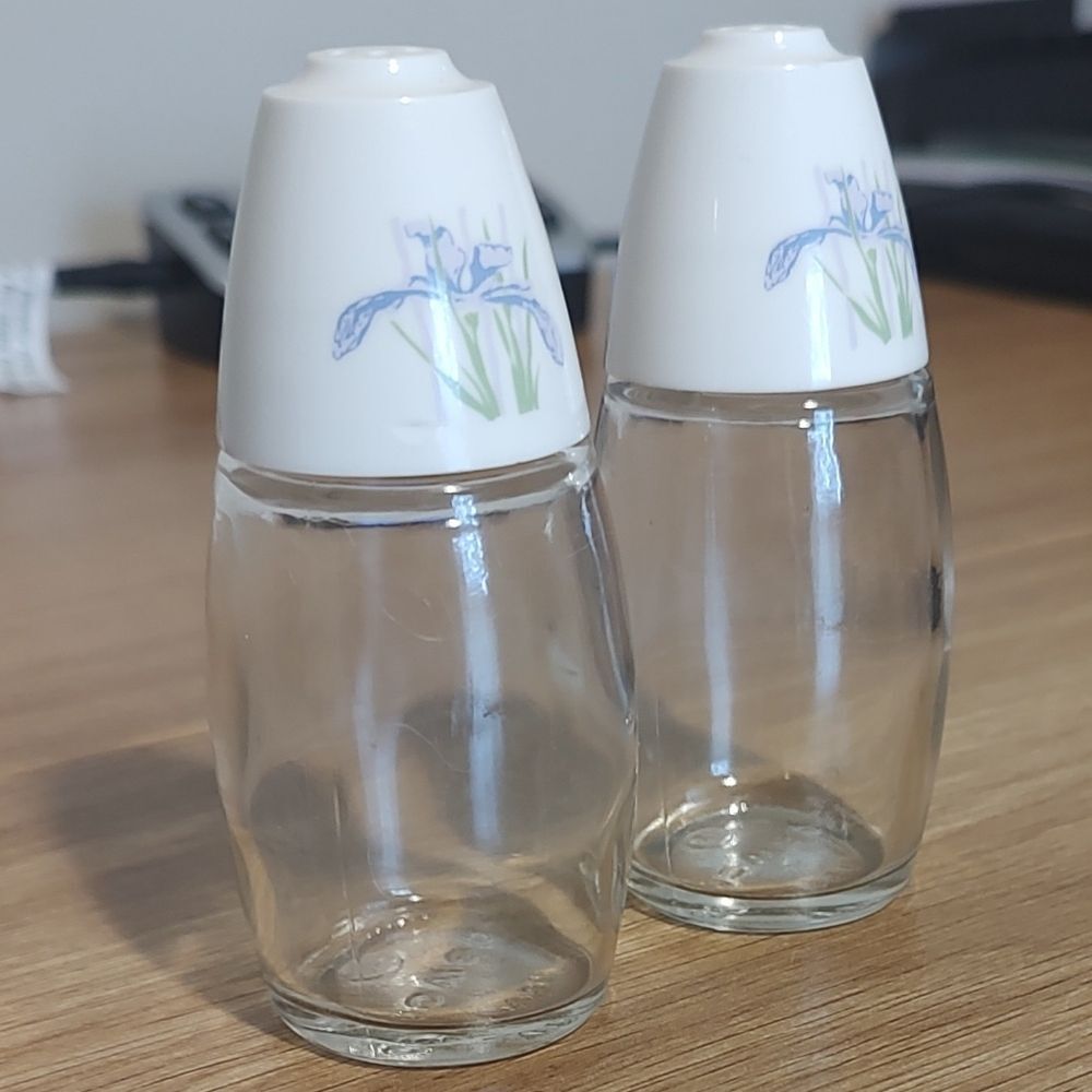 Gemco Vintage Salt & Pepper Shakers Flower Pattern Classic Unique Glass Easyfill